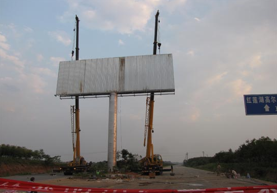 武漢標識標牌制作時要如何用好絲網印刷