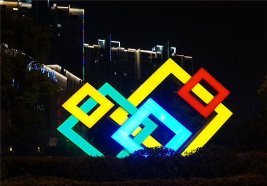 1526343357440360.jpg 南京青奧會(huì)五環(huán)2.jpg